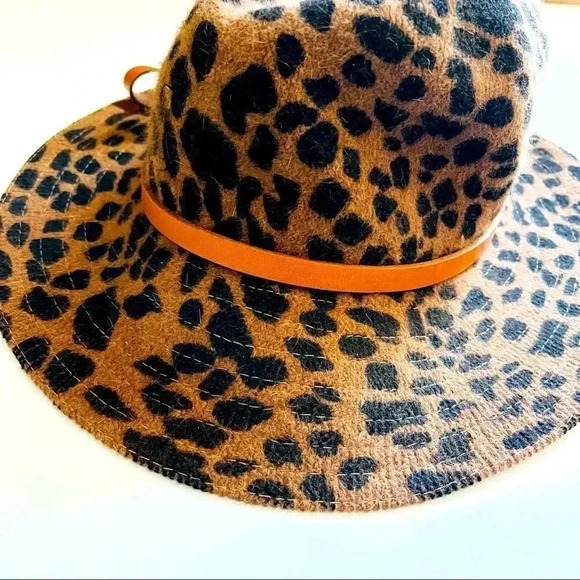 Victoria Secrets Leopard Hat With Wing Charm - Picture 3 of 6